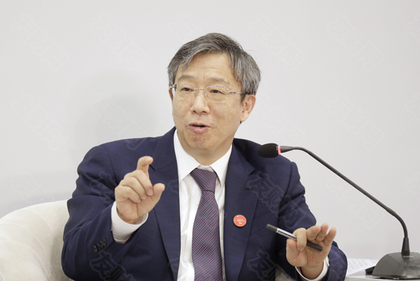 央行行长易纲称：中国经济今年料将增长约2% 预期将会持续复苏