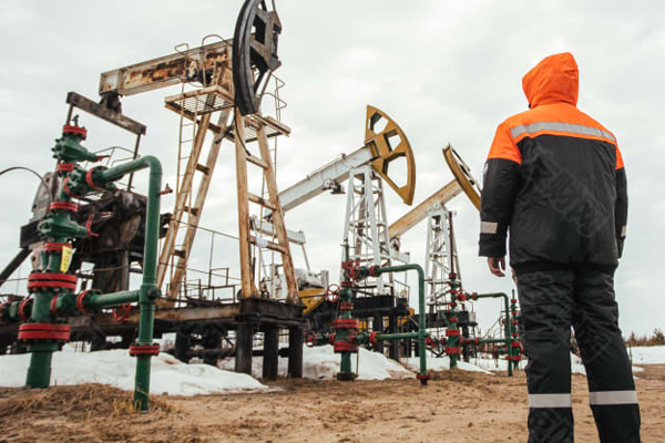 担心Delta新冠病毒感染对需求造成打击 高盛下调第三季度油价预估