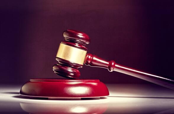 证监会9月17日发布的《关于扩大红筹企业在境内上市试点范围的公告》显示，除《国务院办公厅转发证监会关于开展创新企业境内发行股票或存托凭证试点若干意见的通知》明确的互联网、大数据、云计算、人工智能、软件和集成电路、高端装备制造、生物医药行业外，属于新一代信息技术、新能源、新材料、新能源汽车、绿色环保、航空航天、海洋装备等高新技术产业和战略性新兴产业的红筹企业，纳入试点范围。  公告称，为贯彻落实《通知》，进一步增强资本市场包容性，支持优质红筹企业在境内资本市场发行证券上市，助力我国高新技术产业和战略性新兴产业发展壮大，推动经济高质量发展，证监会就红筹企业纳入试点并在境内主板、科创板、创业板上市的有关事项公告如下：一是除《通知》明确的互联网、大数据、云计算、人工智能、软件和集成电路、高端装备制造、生物医药行业外，属于新一代信息技术、新能源、新材料、新能源汽车、绿色环保、航空航天、海洋装备等高新技术产业和战略性新兴产业的红筹企业，纳入试点范围。  二是具有国家重大战略意义的红筹企业申请纳入试点，不受前述行业限制。  三是红筹企业申请纳入试点，应当符合《通知》《试点创新企业境内发行股票或存托凭证并上市监管工作实施办法》《关于创新试点红筹企业在境内上市相关安排的公告》等规定的其他条件。  南开大学金融发展研究院院长田利辉表示，扩大试点范围体现了资本市场服务国家战略的发展方向，有利于这些高科技企业发展壮大。优质企业回归不仅不会冲击市场估值，反而能提升市场吸引力。  川财证券首席经济学家、研究所所长陈雳分析，一些符合国家战略的高科技企业能够回归A股市场，体现了我国资本市场的包容性；同时，投资者有机会分享更多优秀企业的成长成果。