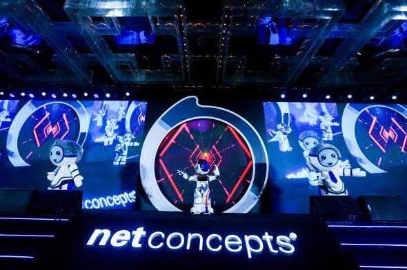 【友财网外汇资讯】-昨天下午，《时代》杂志宣布了一个新的非同质代币 (NFT) 系列，在 2023 年之前提供对其网站的“无限制访问”。该系列被称为“TIMEPieces”，由 4,676 个与数字艺术品相关的代币组成，每个代币的价格为 0.1 ETH ，或约 310 美元。  当今天早些时候向公众开放时，所有 4,676 只在几分钟内消失了。  但这笔交易也阻碍了以太坊区块链，将费用推向了天文数字——据一位名为 Banterlytics 的分析师的数据追踪者称，买家在交易费用上的花费几乎是他们在 NFT 上花费的四倍。一个地址为 10 个 TIME 的 NFT支付了 70,000 美元。  推出的计划很简单——NFT 将在设定的时间开始销售，潜在买家需要扣动扳机。  即使在加密之外，这也是一个破碎的系统。音乐会门票和运动鞋的高调销售已经被自动化的“机器人”所主导，它们可以在几秒钟内抢购一整个供应。机器人背后的高额玩家可以通过对二级市场上的资产收取不合理的价格（也称为“剥头皮”）来利用。  这也是这里发生的事情。根据区块链浏览器 Etherscan 的数据，拥有最多 NFT 的 100 个地址现在占总供应量的 24% 左右。  以太坊区块链通过所谓的“优先费”使问题复杂化。这些是用户可以支付的额外费用，以激励矿工先接受他们的交易，然后其他用户没有支付那么多现金。当太多人同时尝试使用网络时，就会造成瓶颈；有能力支付这些高额费用的用户可以有效地削减线路。  需要注意的是，由于 TIME 系列中的 NFT 都只是指向一个红色的 TIME 标志，而不是数字艺术品，因此买家仍然不知道他们实际购买了什么。《时代》杂志总裁基思·格罗斯曼 (Keith Grossman) 表示，与 NFT 相关的个人作品将于今天东部时间下午 6 点公布。用户将不得不使用数字市场 OpenSea 上的“刷新元数据”按钮来了解他们拥有什么。  在过去的一年里，格罗斯曼越来越多地融入加密货币领域；今年春天，《时代》杂志开始接受加密支付订阅，并发布了一组数字杂志封面作为 NFT。得益于与加密投资公司 Grayscale 的交易，《时代》的资产负债表上也有比特币。（披露：CoinDesk 归数字货币集团所有，该集团还拥有灰度。）  格罗斯曼告诉 CoinDesk，如今 NFT 的高额费用和不公平的分配“并不理想”。  “我认为我们总体上学到了很多关于天然气的知识，”他说。“在气体空间中，有些事情是你无法控制的。”  格罗斯曼解释说，他决定限制每个地址的 NFT 数量（每个买家只能铸造 10 个，但一个买家可以从多个钱包中铸造）是阻止机器人的努力的一部分。  在发布时，TIMEPiece的最低挂牌价格徘徊在 3 ETH 左右，即 9,500 美元左右。  格罗斯曼坚持认为，尽管混乱不堪，但他为今天的发射感到自豪。  “我们将确保下次我们这样做时，所有我们看到的出错或没有按计划进行的事情都得到修复，”他说。  （来源：中金网）