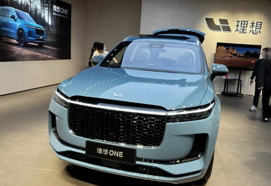 北京时间5月10日下午消息，理想汽车（NASDAQ：LI）今日发布了截至3月31日的2022年第一季度财报，总营收为95.6亿元（约合15.1亿美元），较2021年第一季度的35.8亿元增长167%，较2021年第四季度的106.2亿元下滑10.0%。