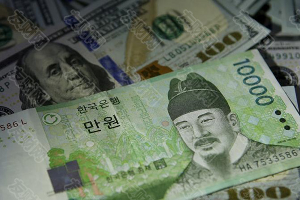 本周,随着美元指数和美债收益率结束了上周的回落势头再度走高,亚洲货币纷纷面临新一轮的贬值风暴。在周三(6月22日)亚洲时段,韩元和菲律宾比索双双创下了十余年来的最低位,香港金管局则在日内第13次承接港元沽盘,本轮累计承接规模已经高达近千亿! 本周,随着美元指数和美债收益率结束了上周的回落势头再度走高,亚洲货币纷纷面临新一轮的贬值风暴。在周三(6月22日)亚洲时段,韩元和菲律宾比索双双创下了十余年来的最低位,香港金管局则在日内第13次承接港元沽盘,本轮累计承接规模已经高达近千亿!