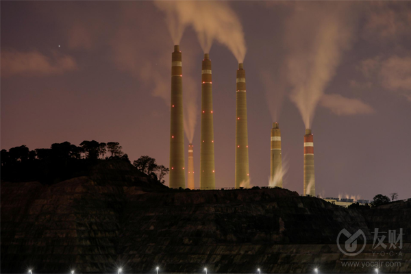欧盟成员国不得不抛下“2030年淘汰煤炭”的誓言,延长计划关闭的燃煤电厂的寿命,重新开放已关闭的燃煤电厂,增加燃煤发电量,以减少天然气消耗。此外,随着夏季温度升高,全球用电量攀升,煤炭的需求也在近期迎来增长。 欧盟成员国不得不抛下“2030年淘汰煤炭”的誓言,延长计划关闭的燃煤电厂的寿命,重新开放已关闭的燃煤电厂,增加燃煤发电量,以减少天然气消耗。此外,随着夏季温度升高,全球用电量攀升,煤炭的需求也在近期迎来增长。