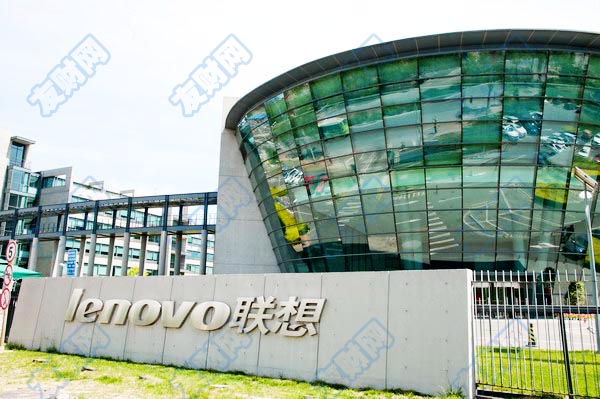 中国科技公司联想展示了一款带有透明屏幕的笔记本电脑