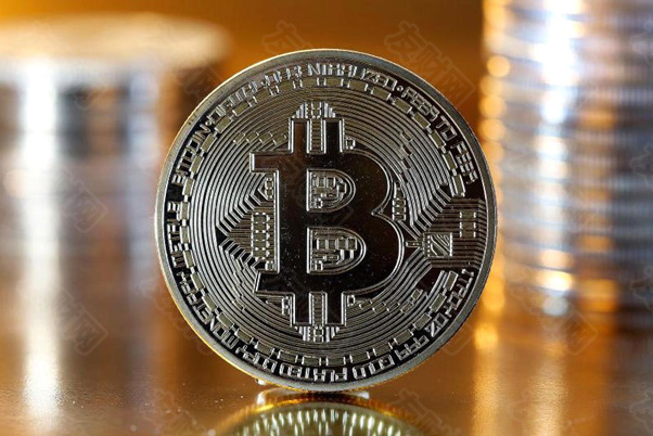 受美国ETF资金外流大跌后 比特币再次突破7万美元