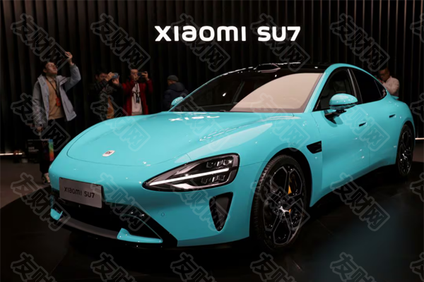 随着价格战升温 小米发布了比特斯拉Model 3便宜3万元的电动汽车SU7