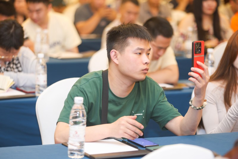 交易者同盟会携手AIMS荣鹰证券 2024浅谈交易暨百城联动线下技术交流会●郑州站取得圆满成功! 交易者同盟会携手AIMS荣鹰证券 2024浅谈交易暨百城联动线下技术交流会●郑州站取得圆满成功!