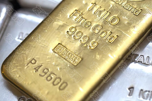 随着特朗普大选胜利进一步提振美元 黄金大跌2.5%至近一个月低点 随着特朗普大选胜利进一步提振美元 黄金大跌2.5%至近一个月低点