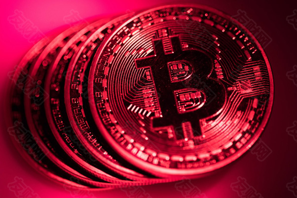 比特币在首次达到10万美元里程碑水平后 一度跌至9万美元