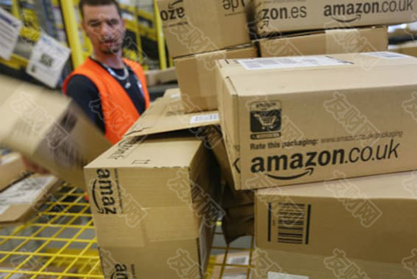 在假日购物旺季 亚马逊7家工厂的员工举行罢工 在假日购物旺季 亚马逊7家工厂的员工举行罢工