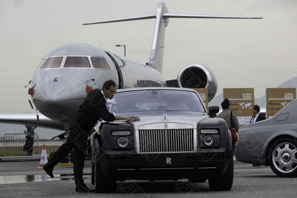 2024年亿万富翁的财富飙升至“难以想象”的水平 乐施会预测10年内将出现5个万亿富翁