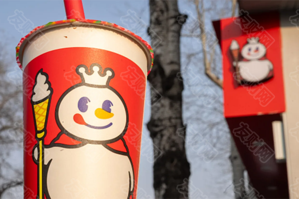 中国最大的珍珠奶茶连锁店蜜雪冰城在香港上市首日大涨28%