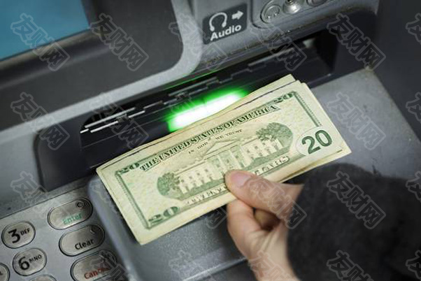 前美国财长萨默斯称:从特朗普“可怕”的举动来看 美元面临数十年来最大威胁 前美国财长萨默斯称:从特朗普“可怕”的举动来看 美元面临数十年来最大威胁