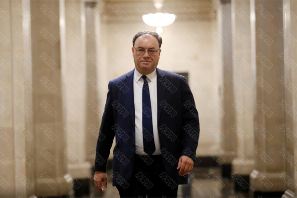 为什么英国央行行长认为尽管达成了英美贸易协议 但不确定性仍将存在