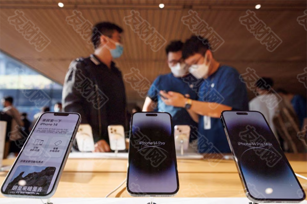 随着苹果在中国的销量下滑 最新款iPhone现在在京东与天猫上大幅打折