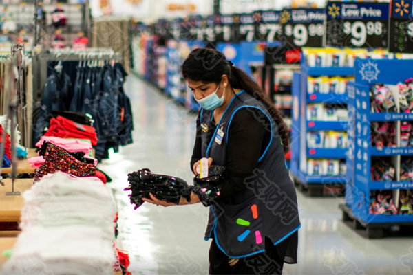 首席财务官称:特朗普的关税将导致沃尔玛一些产品的价格出现两位数的上涨 首席财务官称:特朗普的关税将导致沃尔玛一些产品的价格出现两位数的上涨