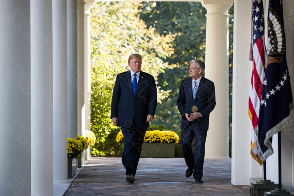 特朗普会见美联储主席鲍威尔 告诉他不降低利率是个“错误”