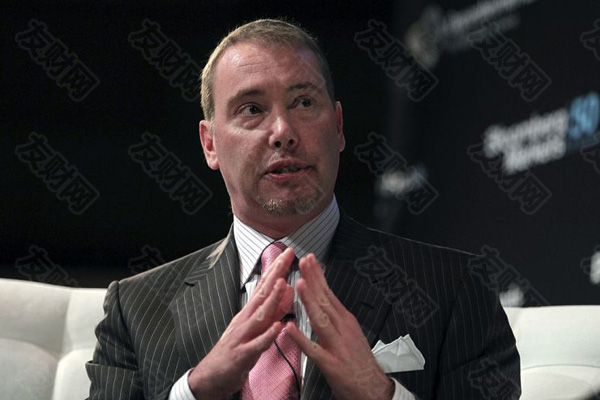 DoubleLine的冈拉克称：趁美元“长期下跌”买入国际股票