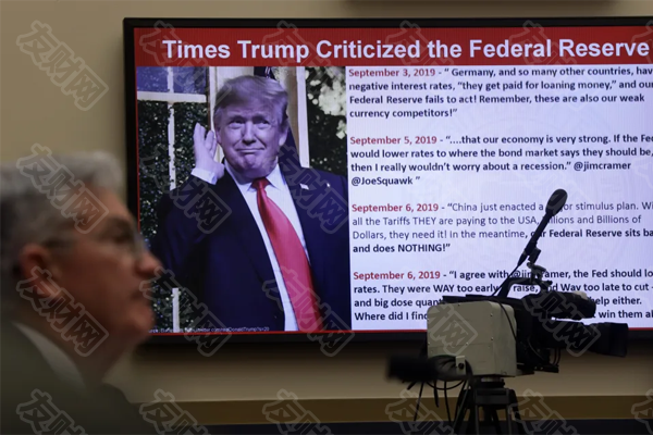 特朗普进一步回避解雇鲍威尔：“不管怎样，八个月后，他就会出局”