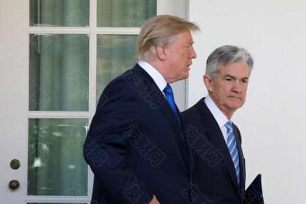 特朗普在访问美联储期间与鲍威尔就翻修费用进行了争论 但没有发出威胁