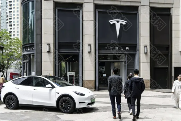 随着马斯克的电动汽车帝国陷入困境 特斯拉的估值变得难以解读