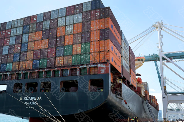 特朗普在截止日期前重新调整关税税率 对所有转运货物征收40%的关税 特朗普在截止日期前重新调整关税税率 对所有转运货物征收40%的关税