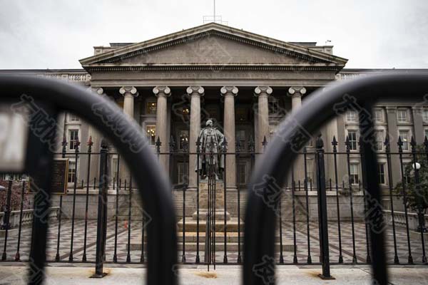 今年8月——特朗普全面“对等”关税制度的第一个月——关税收入接近300亿美元 今年8月——特朗普全面“对等”关税制度的第一个月——关税收入接近300亿美元