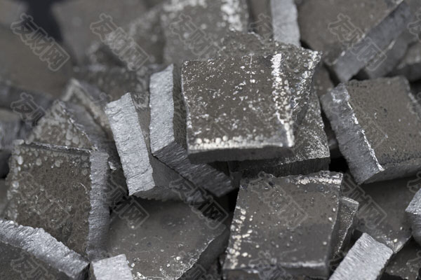 刚果总统捍卫钴配额以控制价格