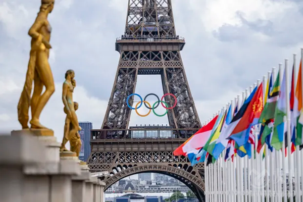 检察官表示 卢浮宫珠宝盗窃案的嫌疑人在巴黎附近被捕