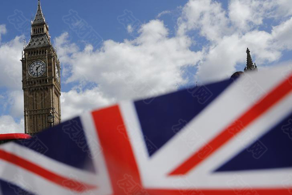 英国最低工资上调：好处最大化 后果也最大化