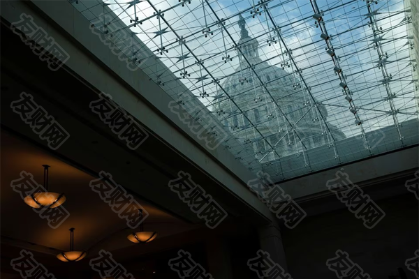 美国众议院通过法案终结史上最长政府停摆 特朗普将签署生效 美国众议院通过法案终结史上最长政府停摆 特朗普将签署生效