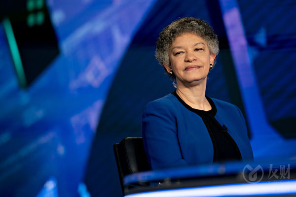 美联储官员柯林斯认为进一步降息的门槛“相对较高” 预计利率将在“一段时间内”保持在当前水平