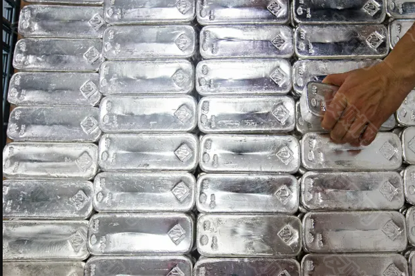 中国白银库存锐减 为火热市场增添新风险