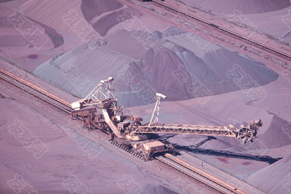 西芒杜铁矿首船铁矿石发往中国 全球铁矿石市场格局重塑拉开序幕