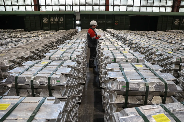 由于供应担忧 铝价自2022年以来首次触及3000美元