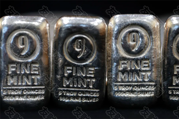 白银成散户新宠 创纪录人数同时押注其大涨与暴跌