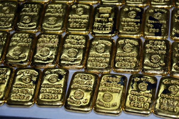 黄金狂热者彻底沸腾：分析师喊价将翻倍 疯传预测背后逻辑全解