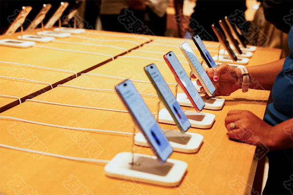 苹果公司发布599美元iPhone 17e与性能更强的新款iPad Air 苹果公司发布599美元iPhone 17e与性能更强的新款iPad Air