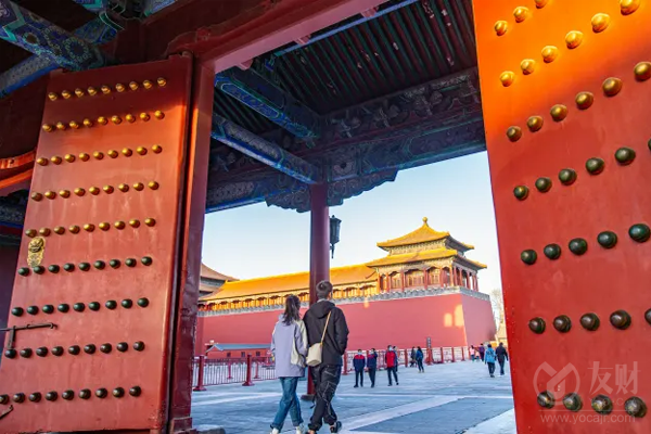 中国设定GDP增长目标：4.5%—5% 国防开支提高7%