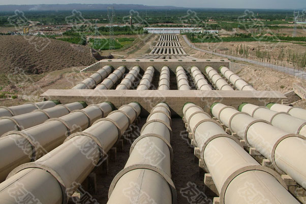 两条石油管道助力沙特与阿联酋绕开霍尔木兹海峡