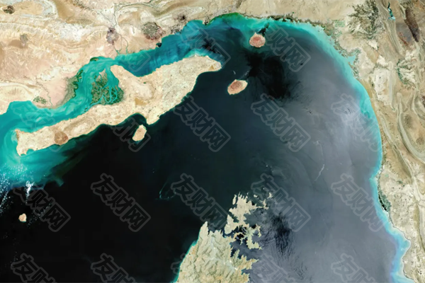 霍尔木兹海峡立即成为特朗普“脆弱”停火协议的首个重大冲突点