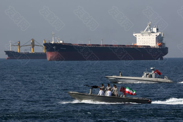 美伊和谈破裂油价飙升 特朗普称美国将封锁霍尔木兹海峡 美伊和谈破裂油价飙升 特朗普称美国将封锁霍尔木兹海峡