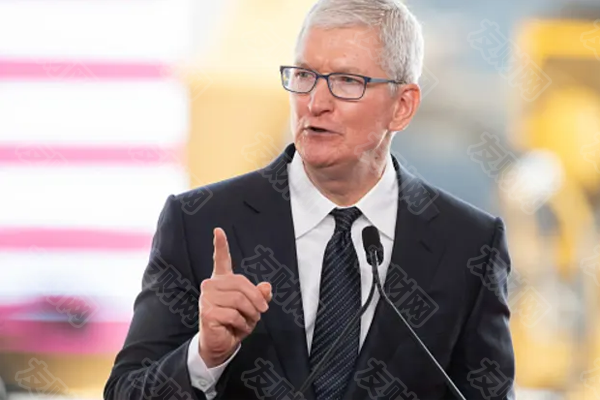 苹果公司任命约翰·特努斯为CEO接替蒂姆·库克 库克将出任董事长