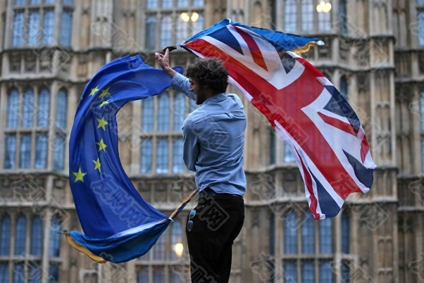 脱欧十年 英国细数付出的代价 脱欧十年 英国细数付出的代价