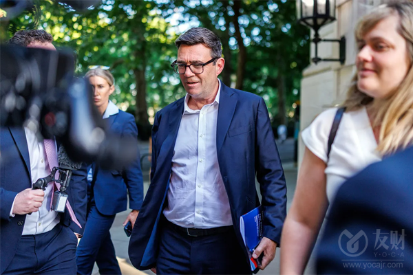 安迪·伯纳姆当选英国工党领袖 下一步冲击英国首相之位