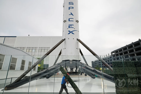 马斯克称：SpaceX完成400亿美元AI芯片债务融资